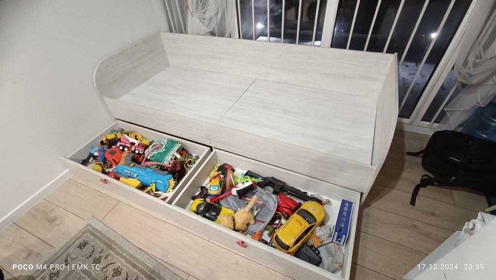 Кровать с ящиками