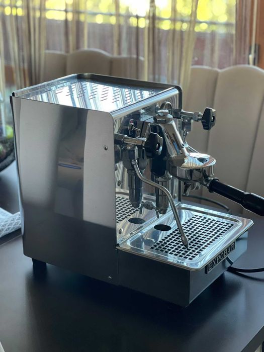 De vanzare pachet Espressor Expobar Office + Rasnita Macap M5D