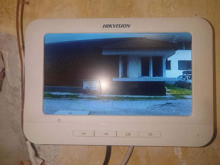 Видео домофон Hikvision