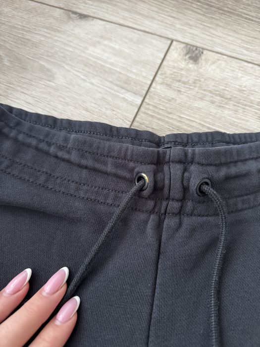 Анцузи Nike.       .