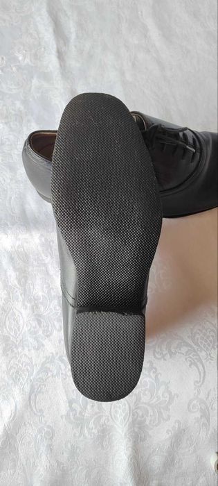 Елегантни кожени обувки