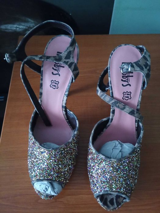 Дамски сандали с висок ток