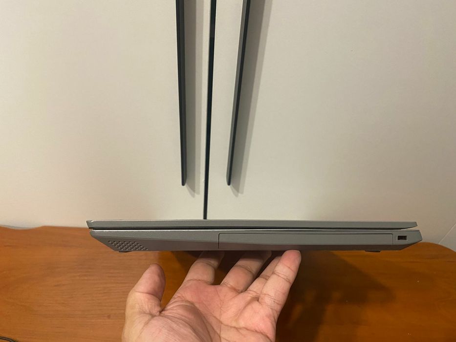Lenovo intel core i3-11th/IPS Full HD