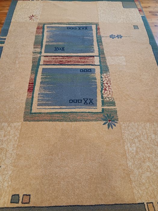 Килим в много добро състояние