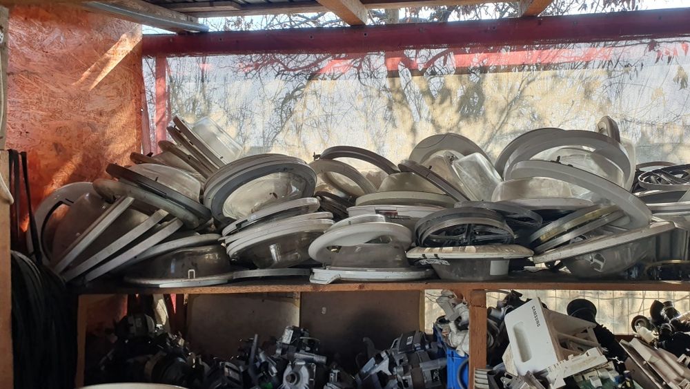 Vînd hublou mașina de spălat  wirpool