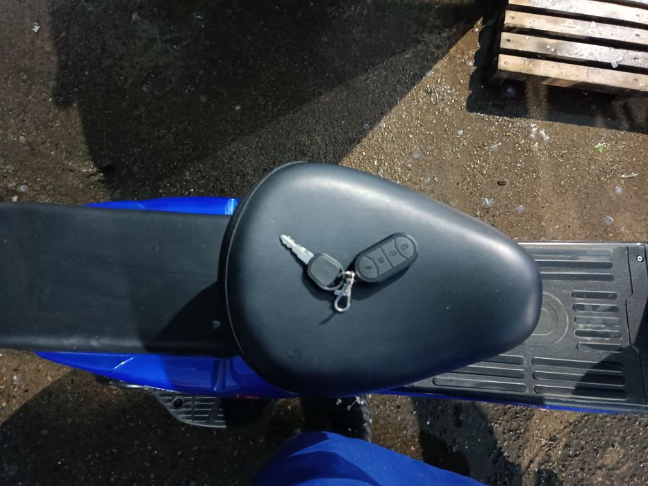 Elektron skuter srochna sotiladi.