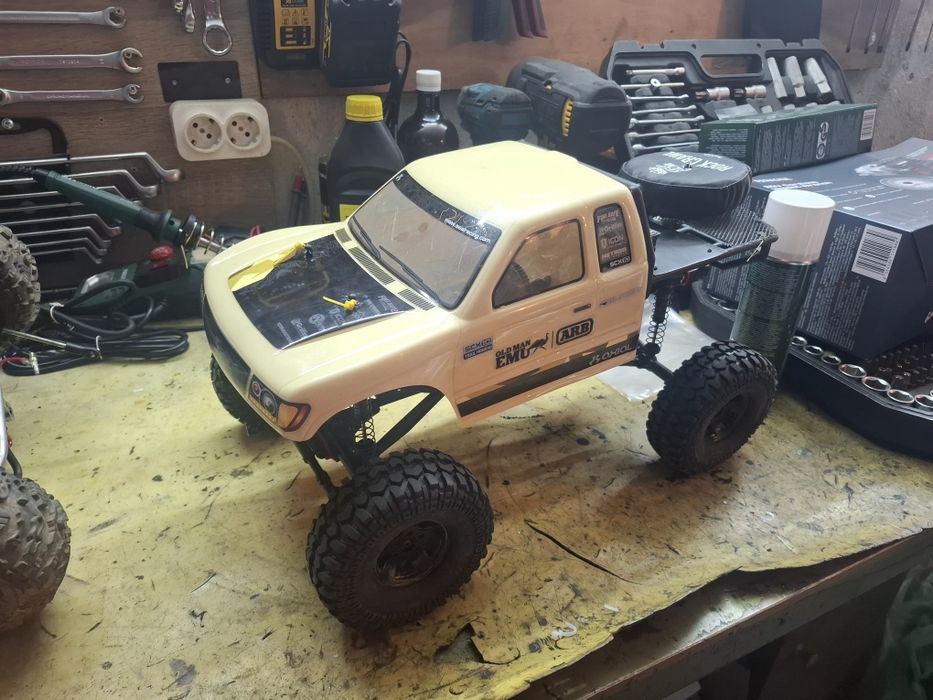 Axial scx 10-2 rc crawler