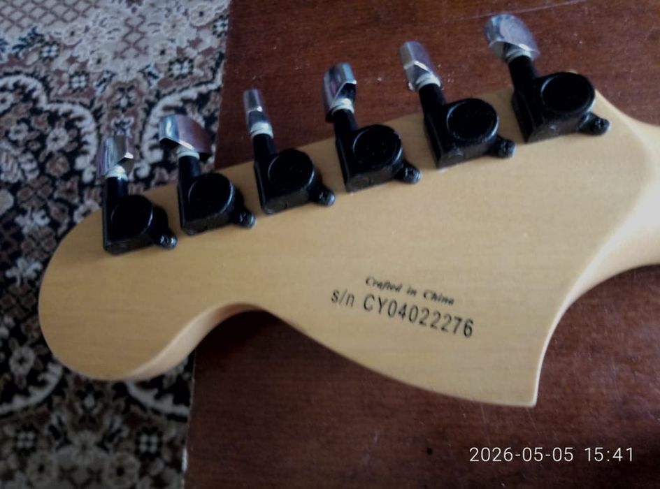 Электрогитара Squier strat