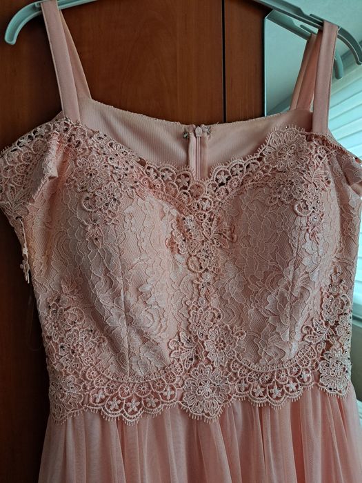 Розова     рокля