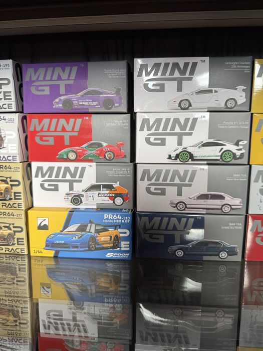 Продават се моделите 1:64  MiniGt PopRace Inno64 AutoArt