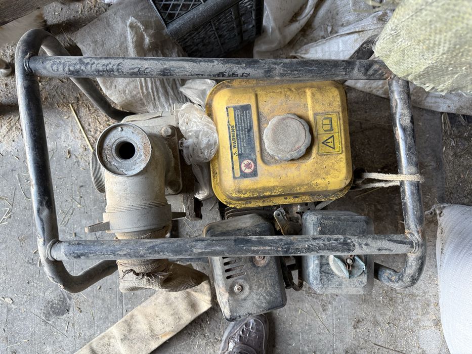 Продам Насос водяной.