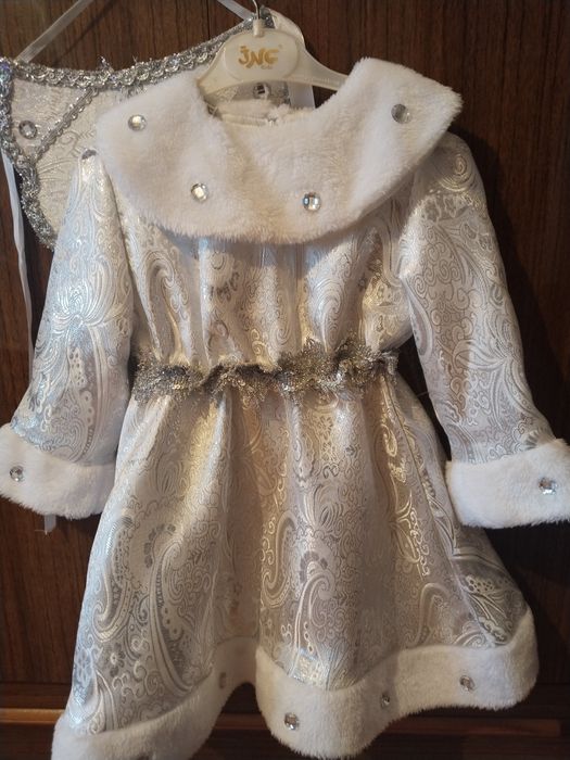 Костюм Снегурочки в отличном состоянии