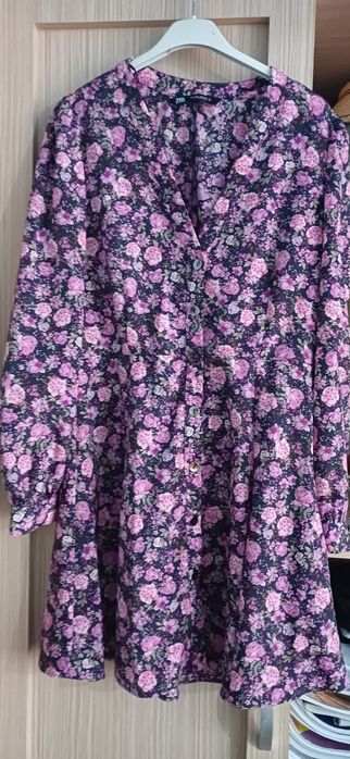 Vand rochita zara aproape noua model floral marime M/L/L