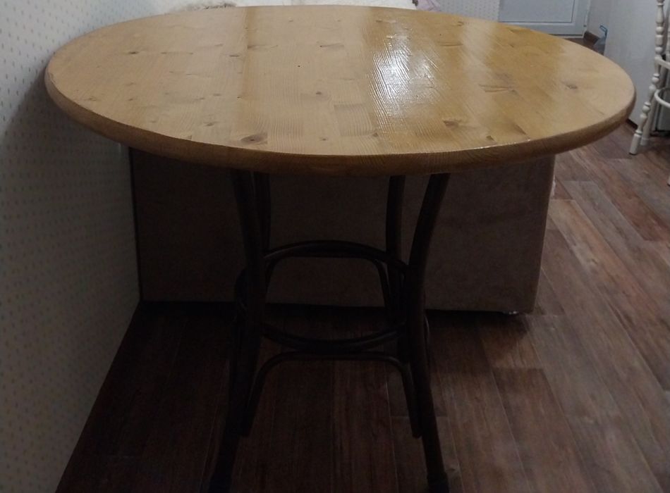Кухонный стол в идеальном состоянии! Как новый! Недорого! Срочно!