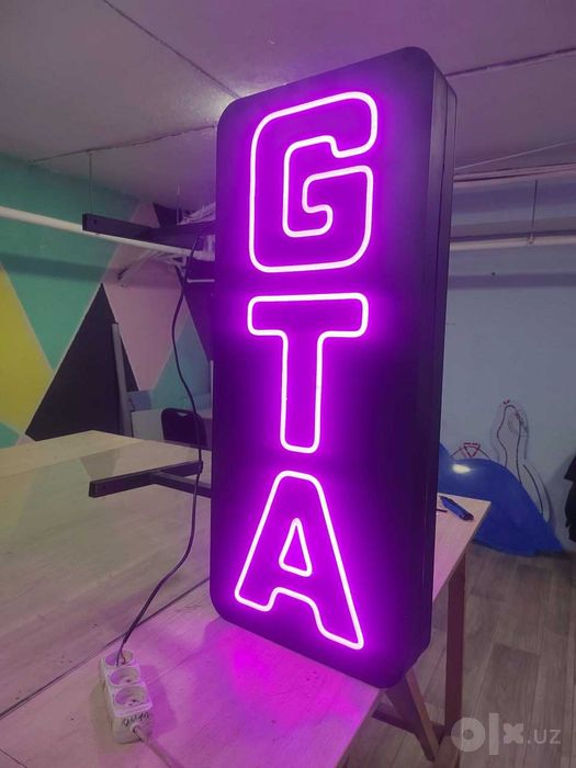 O’yin klubi uchun neon xizmatlari.