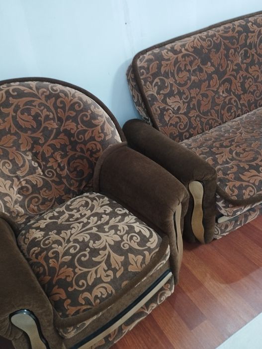 Диван раскладной с двумя кресла