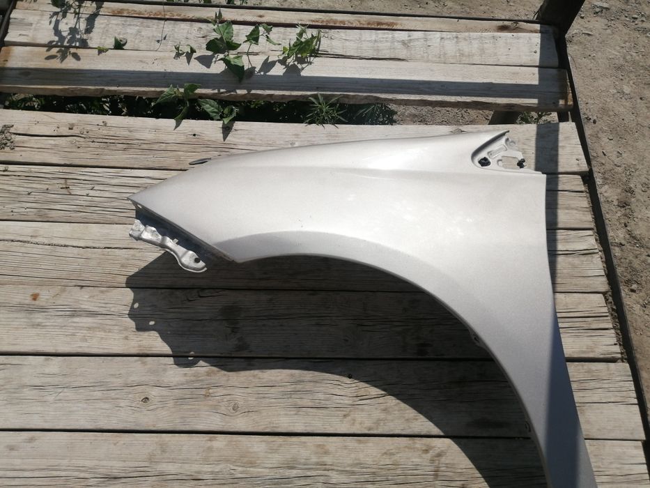 Крыло от тойота сиенны