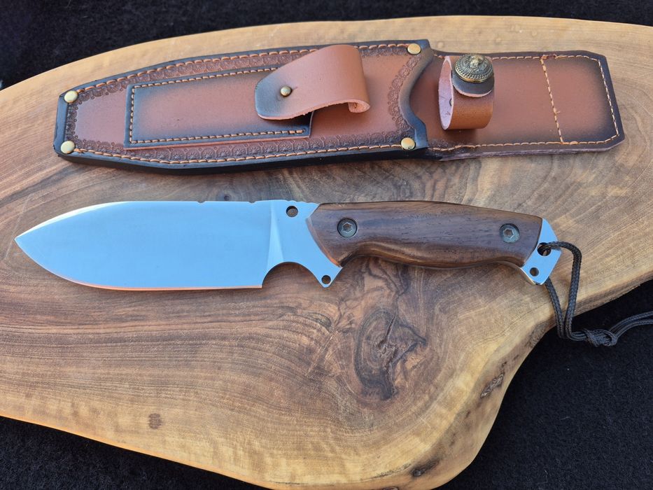 Ловен нож,фултанг с кожена кания LN431