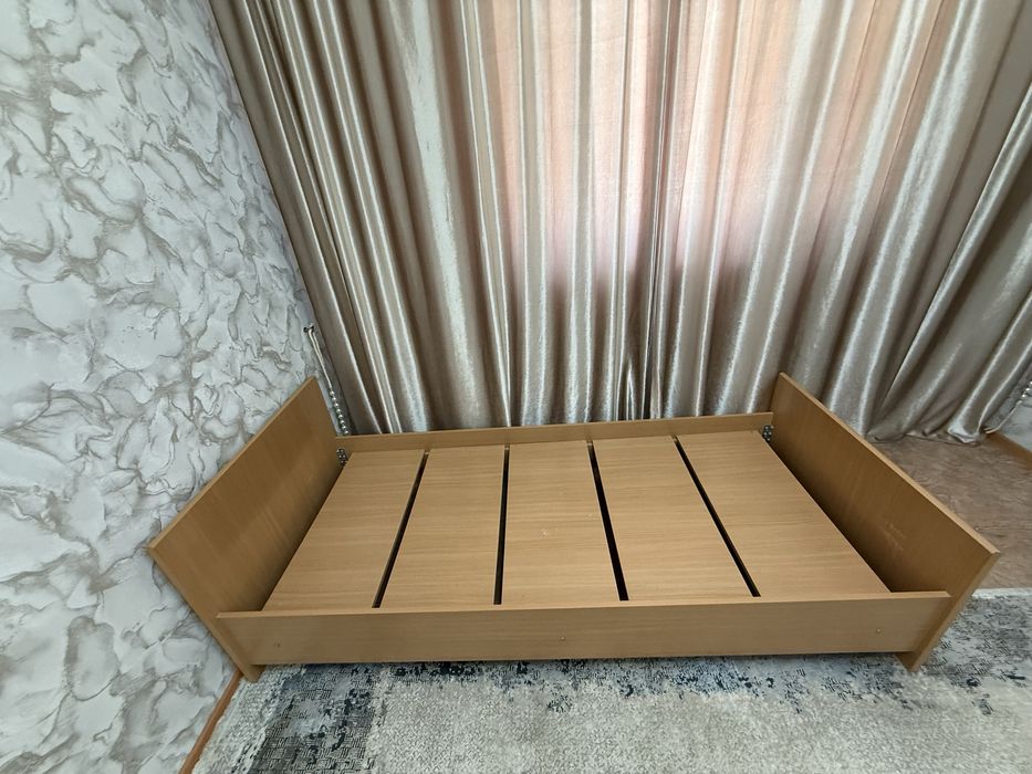 Кровать с матрасом