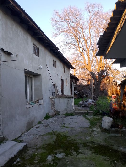 Продава се къща близо до центъра