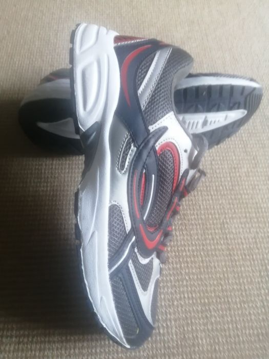 Мъжки маратонки нови, номер 43.