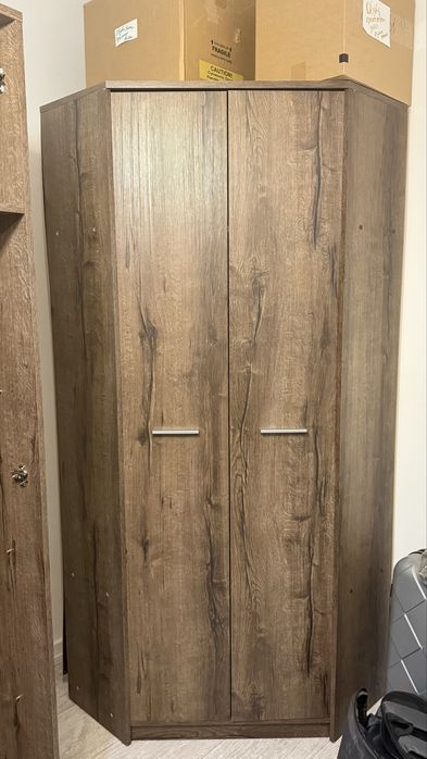 Продам срочно шкаф угловой