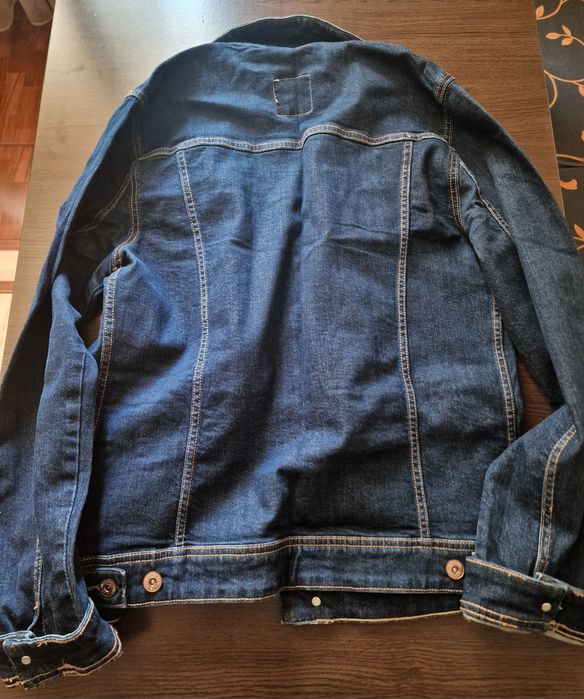 Geaca din denim.