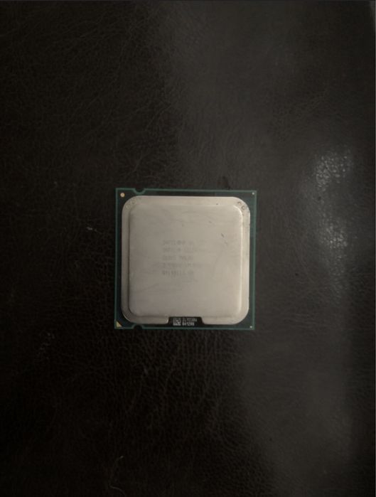 процессор Intel Celeron E3200 с частотой 2.4 ГГц