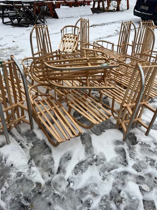 Sanie din lemn cu spatar