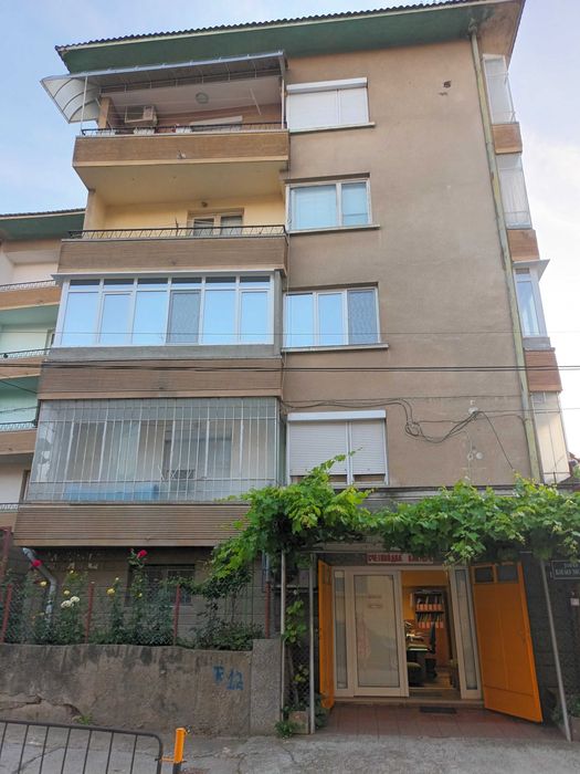 Продава се Четиристаен апартамент в Плевен, Идеален център - 95 кв.м за 1422 €/кв.м - Снимка #22