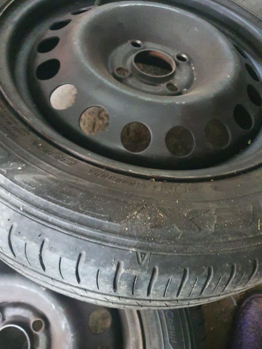 Cauciucuri de iarnă cu jante et49  195 60 r15
