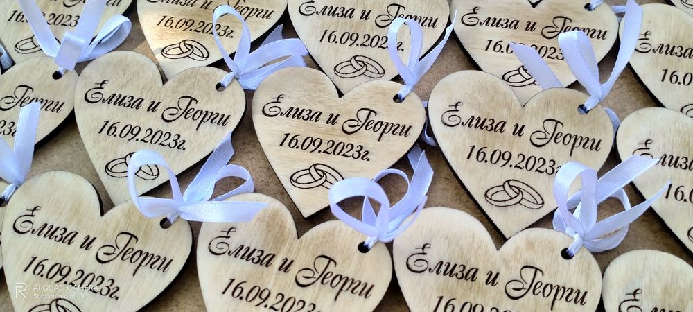 Гравирани дървени подаръчета за гости