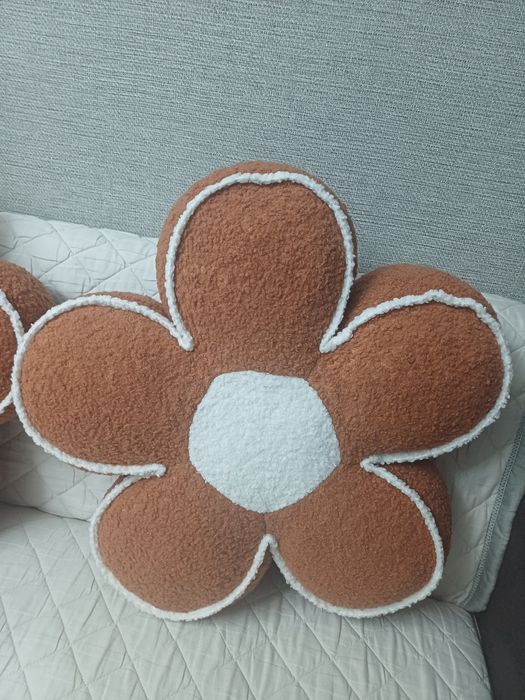 Цветочек подушка тедди