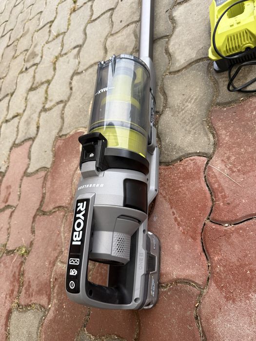 Aspirator vertical Ryobi