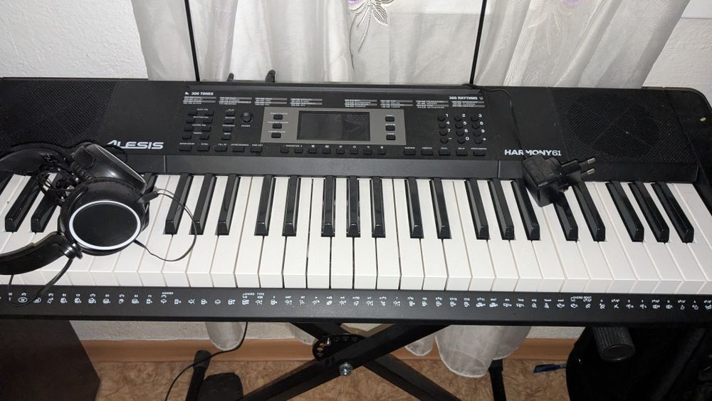 Синтезатор в отличном состоянии