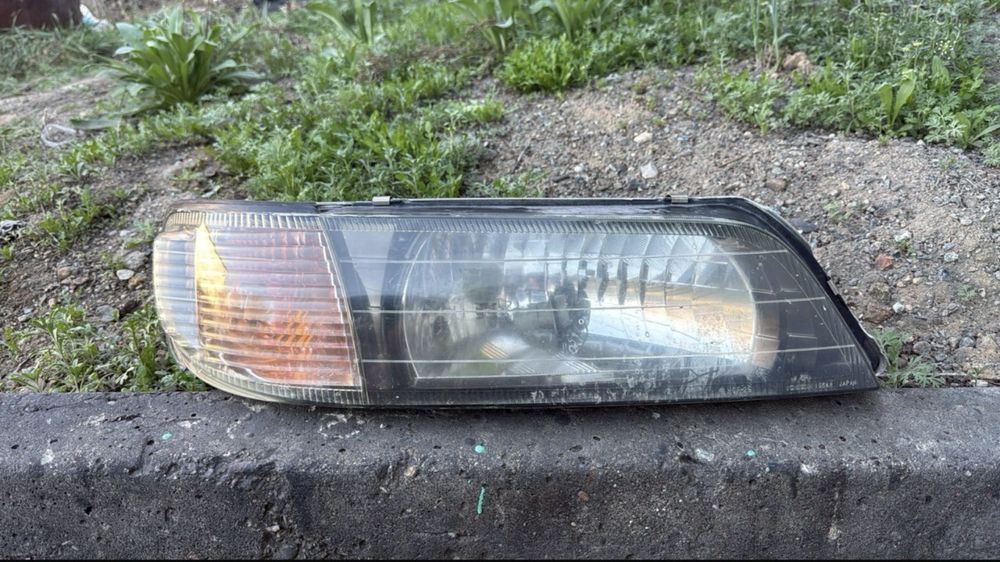 Продам правую фару nissan cefiro