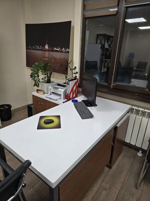 Офисный стол руководителя