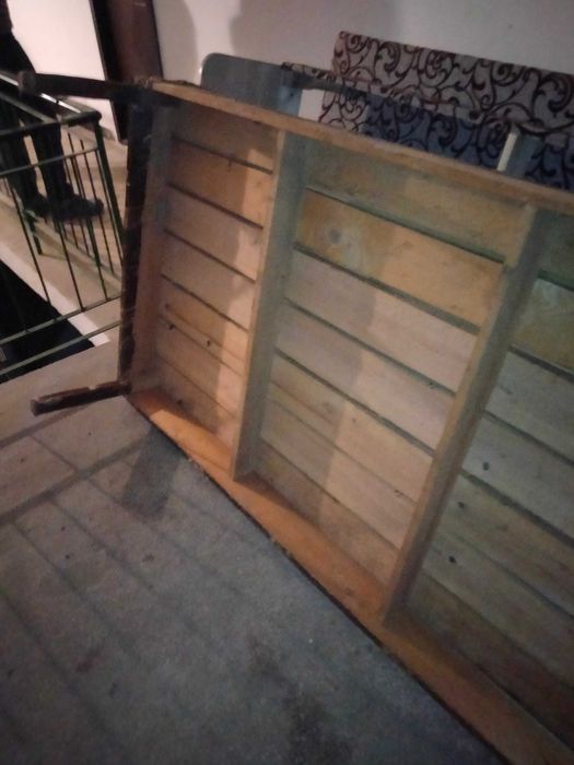 Vând pat într-o stare bună