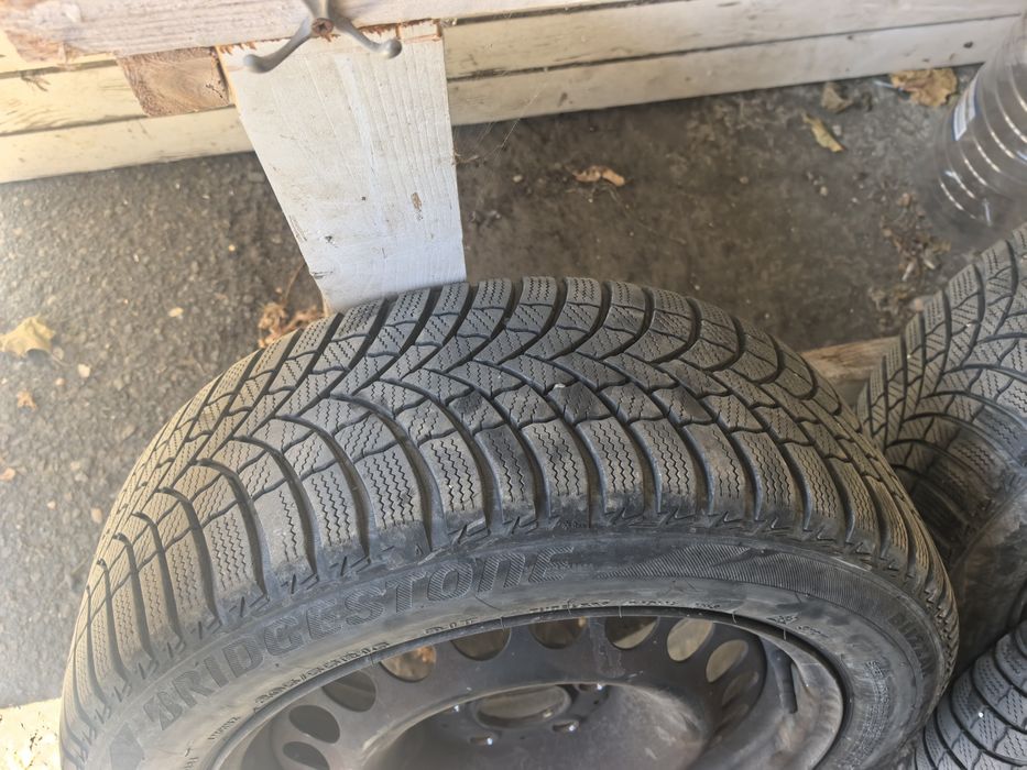 4 бр. зимни гуми 205/55 R16 със стоманени джанти
