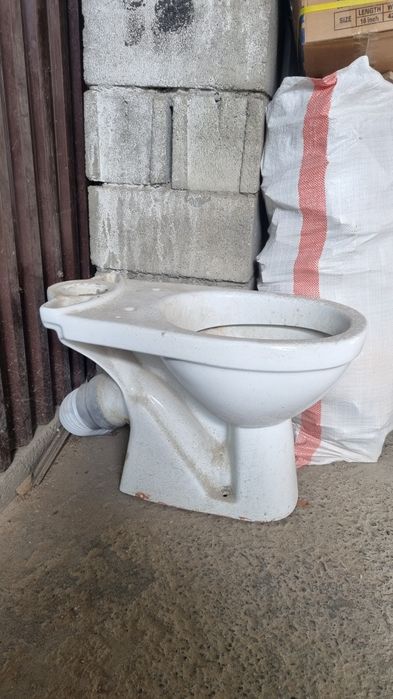 Унитаз с гофрой.
