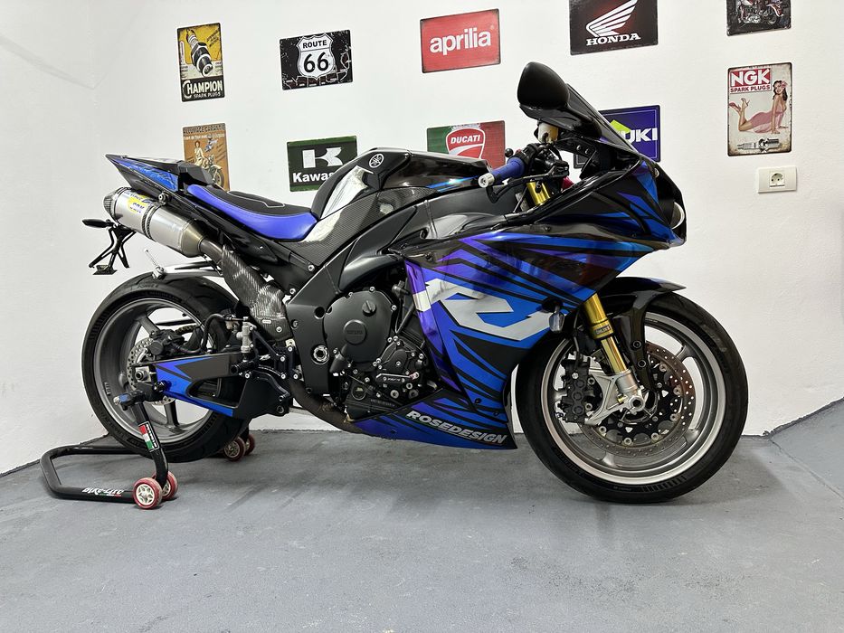 Yamaha R1 BigBang.
