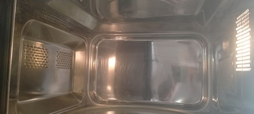 Микроволновая печь Elenberg.