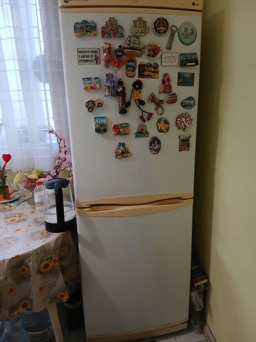 Продавам фризер и хладилник с фризер