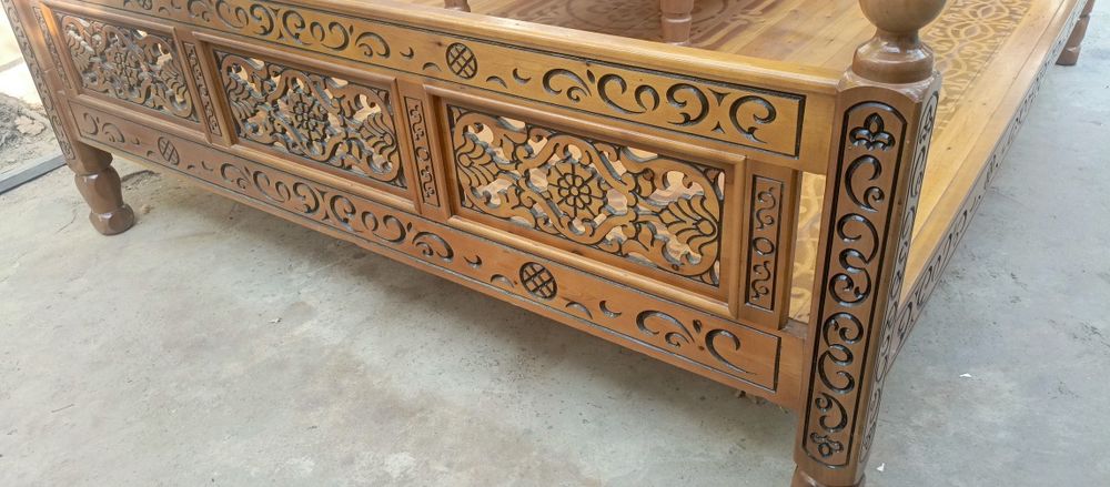 Топчан из ореха новый ручная работа