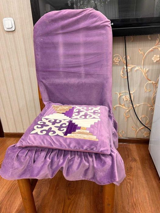 Стол со стульями