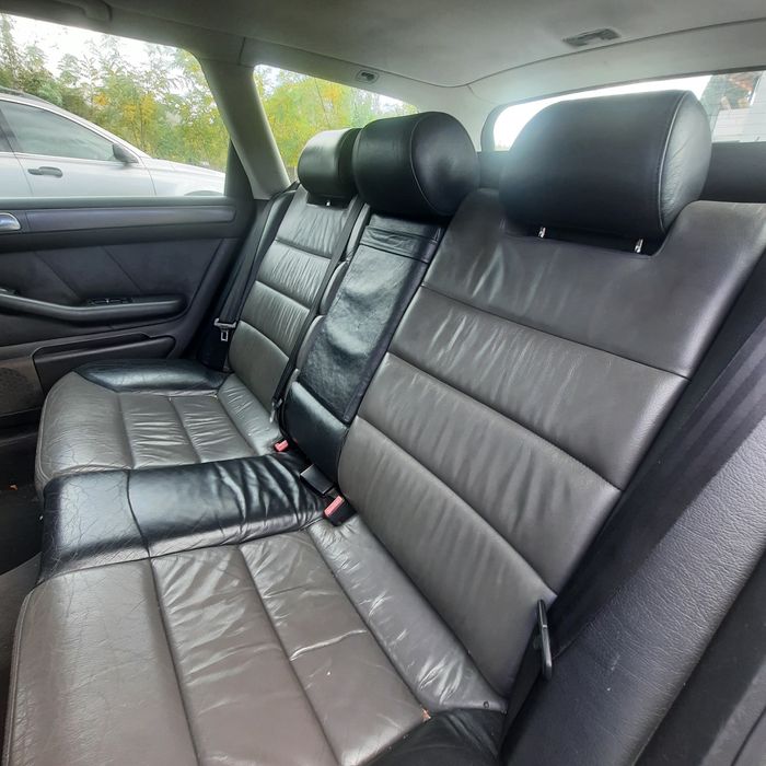 Audi A 6 cu volan pe partea dreaptă