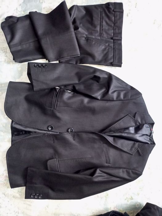 Костюм на мальчика 34 размер