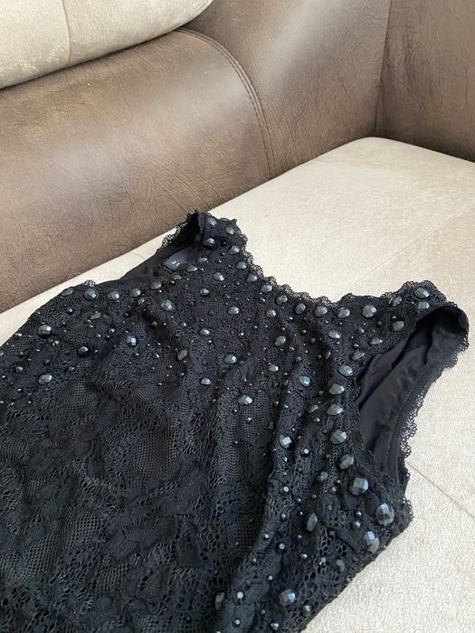 Дълга черна рокля с гол гръб от дантела бална рокля