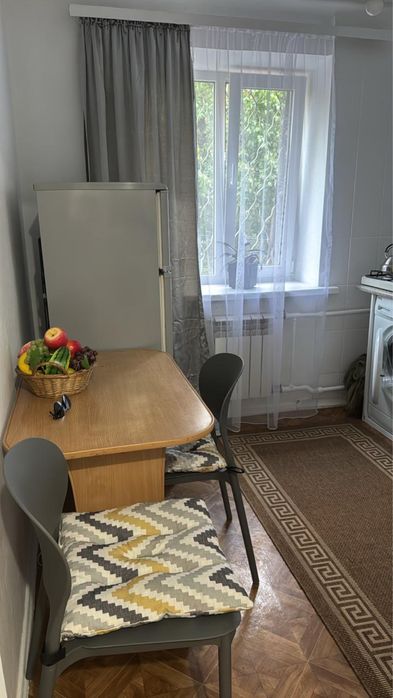 Стол кухонный с 2 табуретками