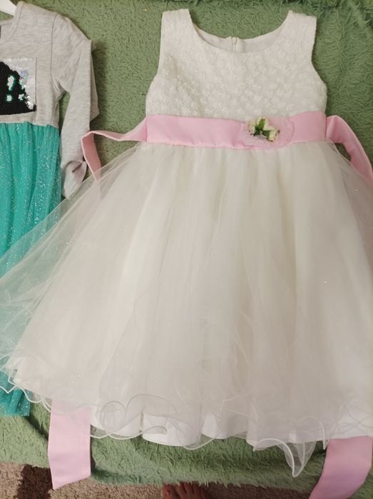 Платья рост 122 .